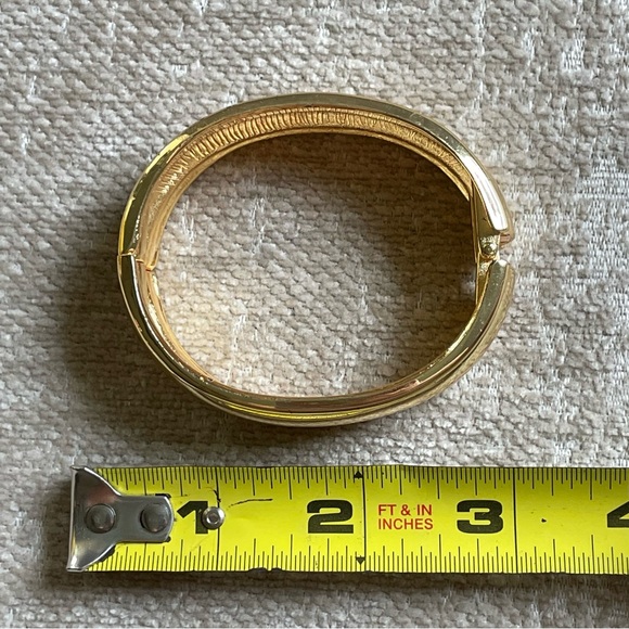 Vintage Gold Tone Hinge Bangle Bracelet - Picture 5 of 5